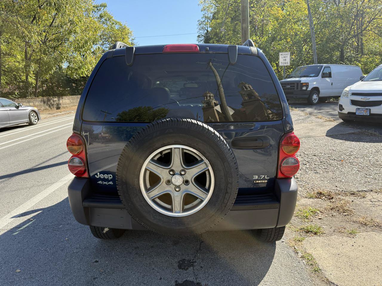 Used 2004 Jeep Liberty Limited w/ 17" Chrome Wheel & Tire Group AWD/4WD image 4