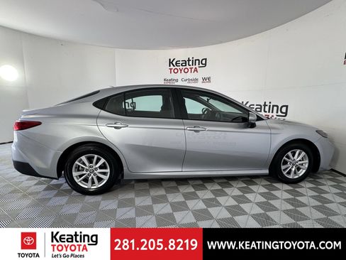 Used 2025 Toyota Camry LE FWD image 4