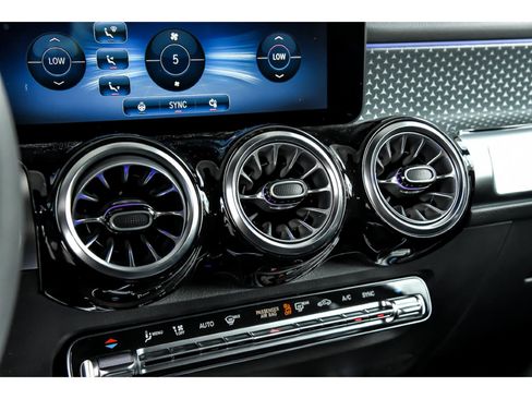 Certified 2025 Mercedes-Benz GLB 250 4MATIC image 21