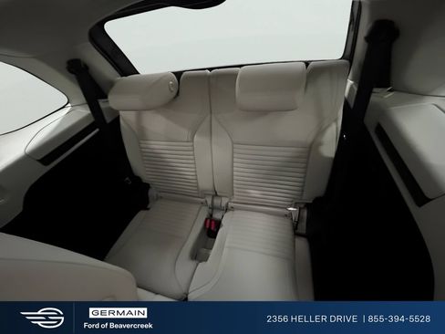 Used 2025 Land Rover Discovery S AWD/4WD image 23