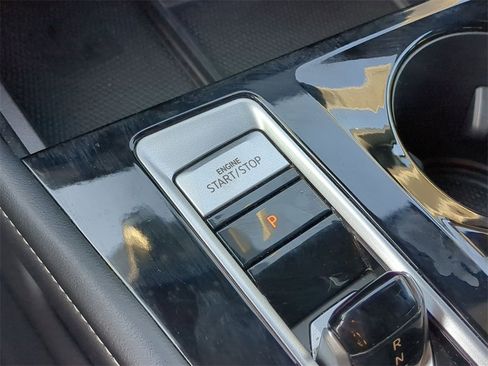 Used 2024 Volkswagen Atlas Cross Sport SE image 19