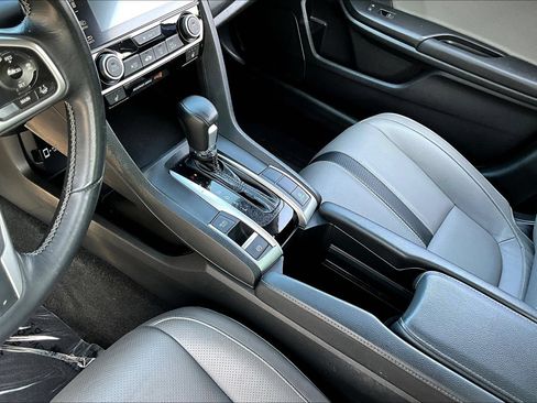 Used 2018 Honda Civic Touring image 18