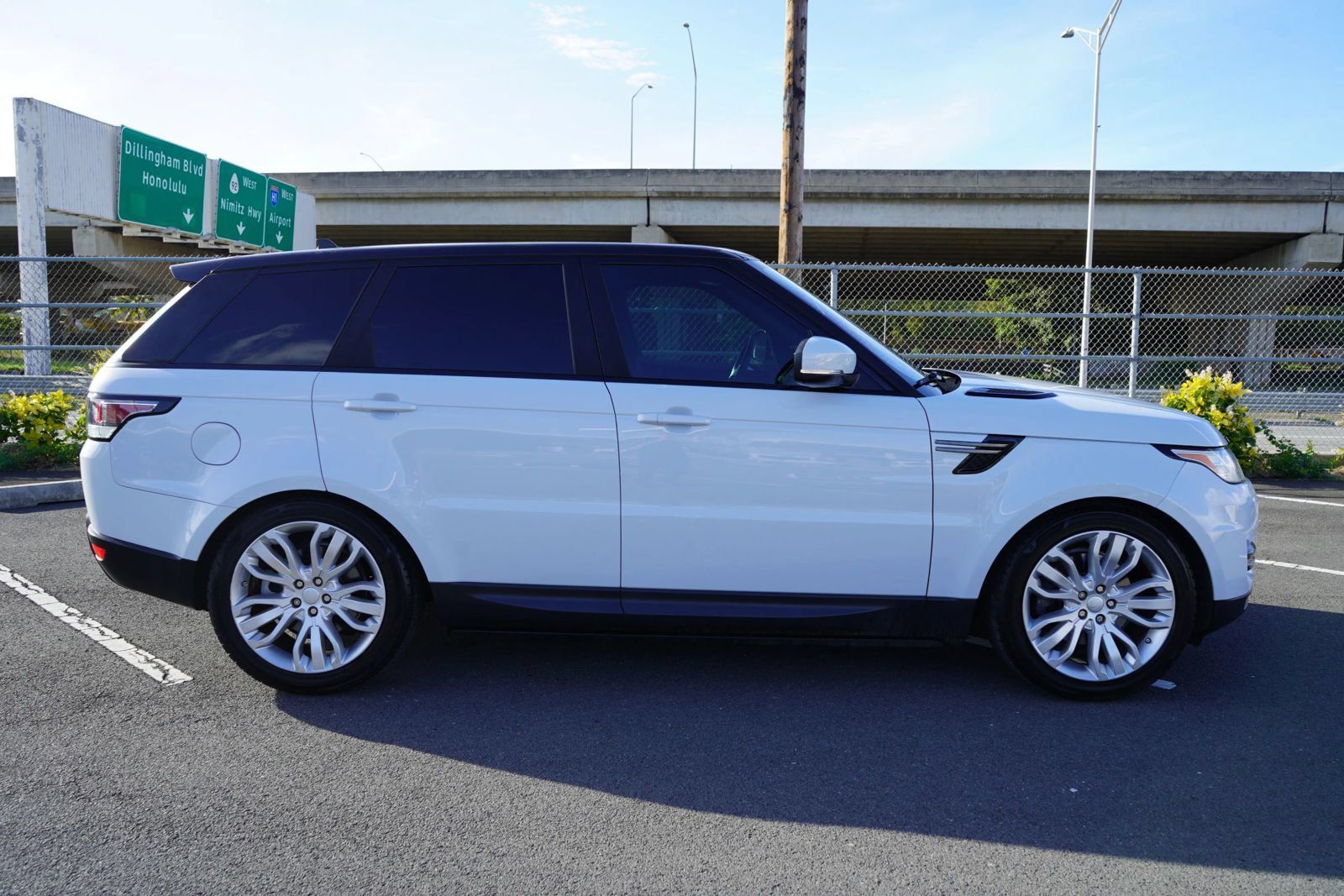 Used 2016 Land Rover Range Rover Sport SE AWD/4WD image 22