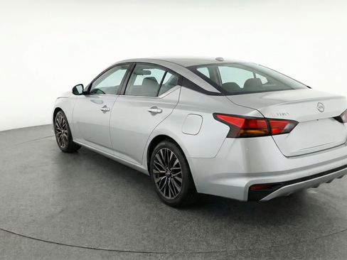 Used 2025 Nissan Altima 2.5 SV image 6