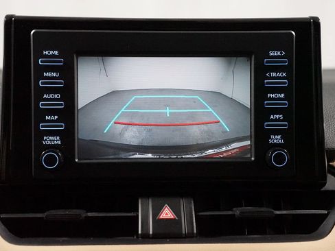 Used 2019 Toyota RAV4 LE FWD image 18
