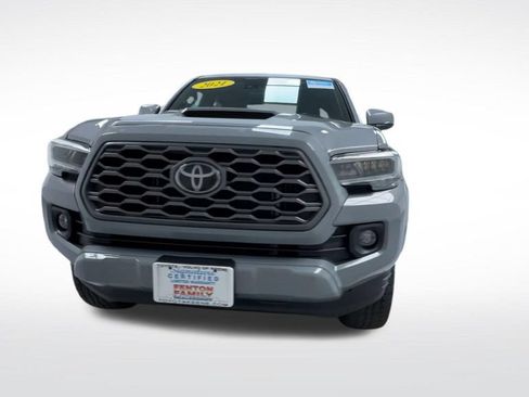 Used 2021 Toyota Tacoma TRD Sport w/ Technology Package AWD/4WD image 16