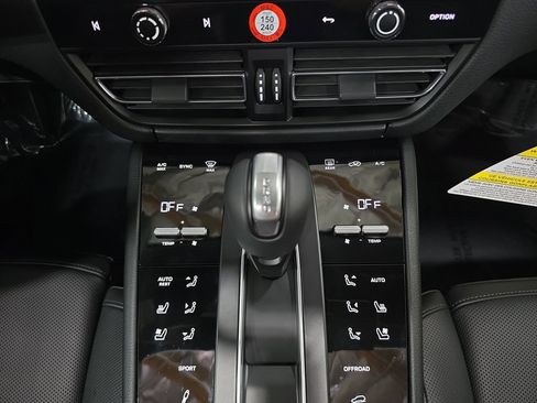 Certified 2026 Porsche Macan S AWD/4WD image 19