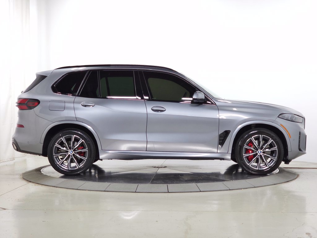 Used 2026 BMW X5 xDrive40i w/ M Sport Package AWD/4WD image 12