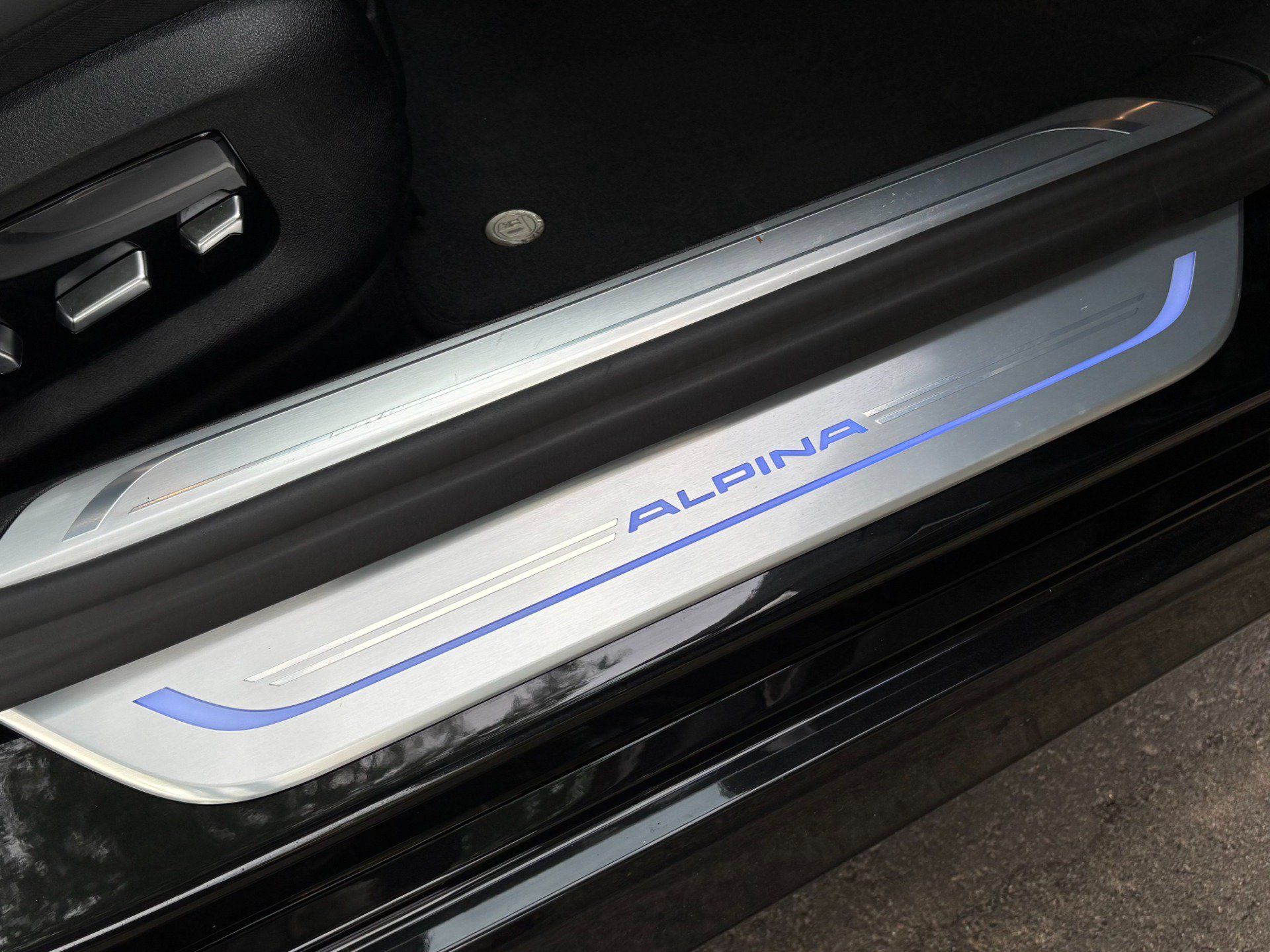 Used 2022 BMW ALPINA B7 xDrive w/ Luxury Rear Seating Package AWD/4WD image 29