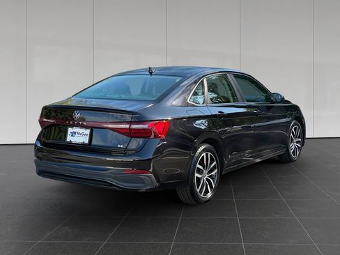 Used 2025 Volkswagen Jetta SE FWD image 5