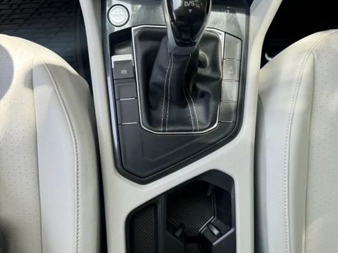 Used 2022 Volkswagen Tiguan SE FWD image 26