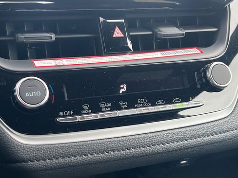 Used 2025 Toyota Corolla SE image 16