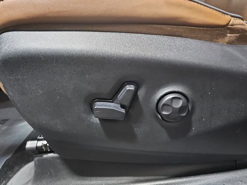 Used 2018 Chrysler Pacifica Limited w/ Advanced Safetytec Group image 28