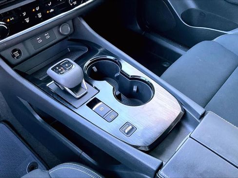 Used 2024 Nissan Rogue S image 16