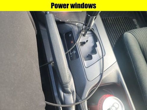 Used 2018 Toyota RAV4 LE image 13