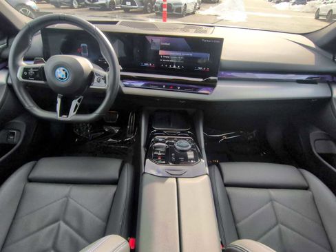 Used 2025 BMW i5 xDrive40 w/ M Sport Package image 16