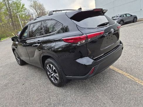 Used 2023 Toyota Highlander XLE AWD/4WD image 7