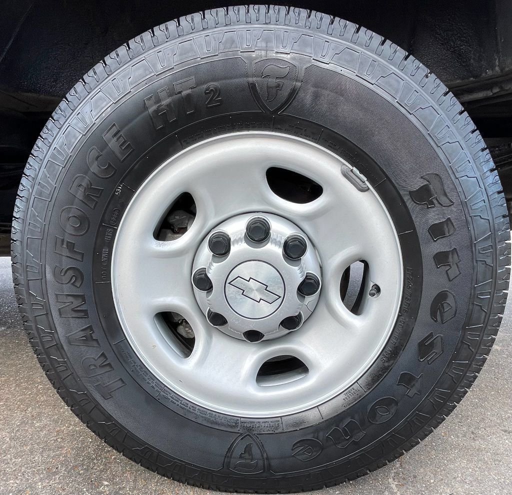 Used 2017 Chevrolet Express 2500 Extended RWD image 13