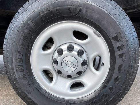 Used 2017 Chevrolet Express 2500 Extended RWD image 13