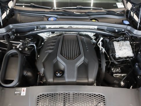 Used 2026 Porsche Macan Turbo AWD/4WD image 18