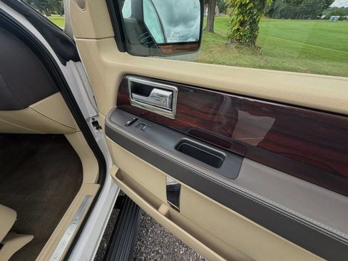 Used 2015 Lincoln Navigator L 4WD w/ Equipment Group 101A Reserve image 85