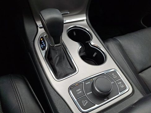 Used 2018 Jeep Grand Cherokee Overland AWD/4WD image 19