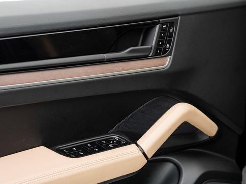 Certified 2026 Porsche Cayenne AWD/4WD image 8