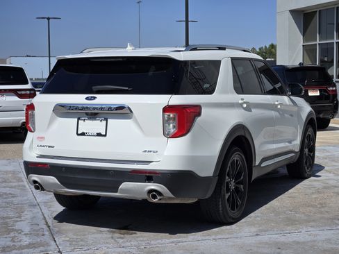 Used 2021 Ford Explorer Limited w/ Equipment Group 301A AWD/4WD image 8