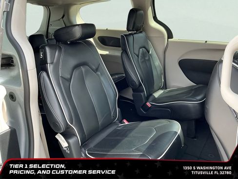 Used 2024 Chrysler Pacifica Limited FWD image 12
