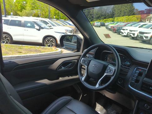 Used 2023 Chevrolet Tahoe Z71 w/ Z71 Off-Road Package AWD/4WD image 28