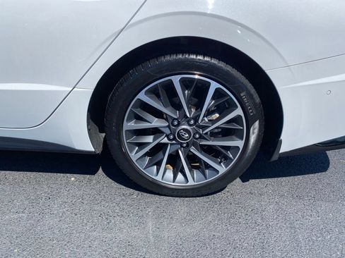 Certified 2023 Hyundai Sonata Limited w/ Preferred Accessory Package FWD image 9