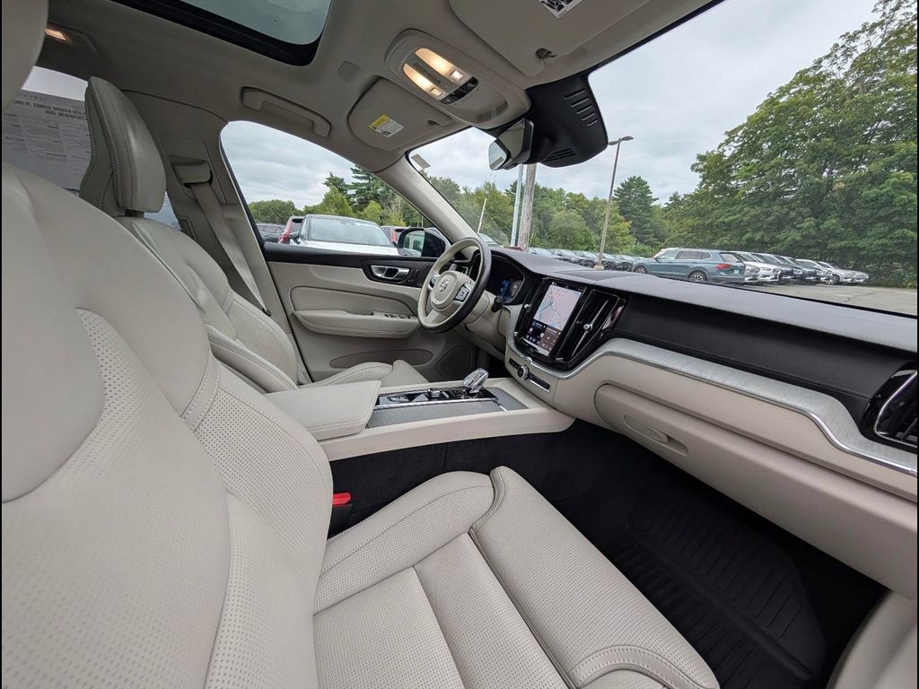 Certified 2024 Volvo XC60 T8 Ultimate w/ Protection Package Premier AWD/4WD image 21