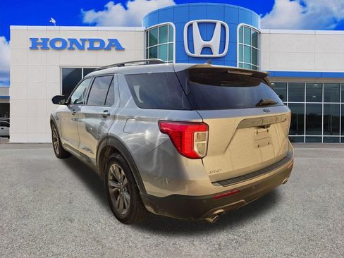 Used 2021 Ford Explorer XLT w/ Equipment Group 202A image 3