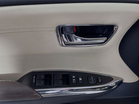 Used 2016 Toyota Avalon XLE image 17