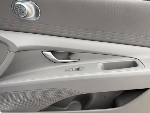 Certified 2025 Hyundai Elantra SE w/ Cargo Package image 26