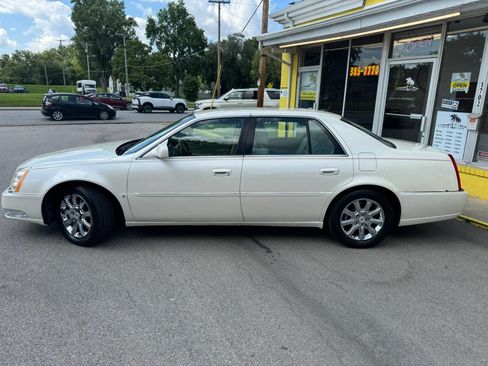 Used 2008 Cadillac DTS FWD image 3