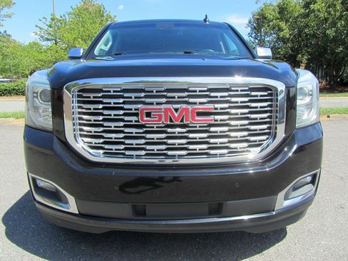 Used 2019 GMC Yukon Denali Ultimate w/ Denali Ultimate Package AWD/4WD image 4