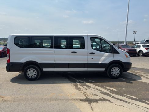 Used 2017 Ford Transit 350 XLT RWD image 4