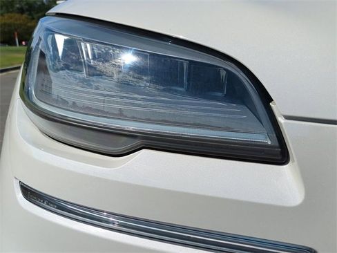 Used 2022 Lincoln Aviator Reserve w/ Elements Package Plus image 9