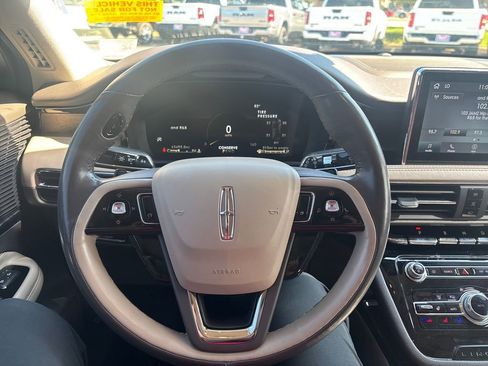 Used 2022 Lincoln Corsair Reserve w/ Elements Package image 12