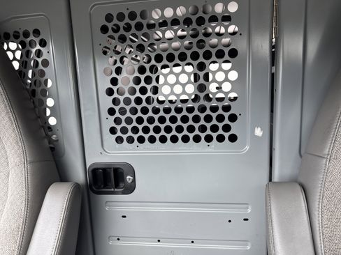 Used 2018 Chevrolet Express 2500 image 19