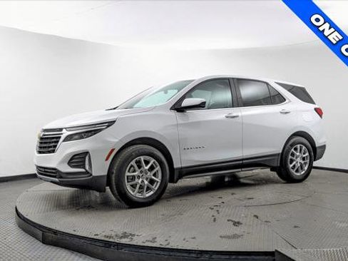 Used 2024 Chevrolet Equinox LT image 2