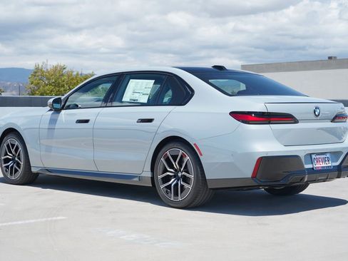 New 2026 BMW 740i w/ Premium Package RWD image 7