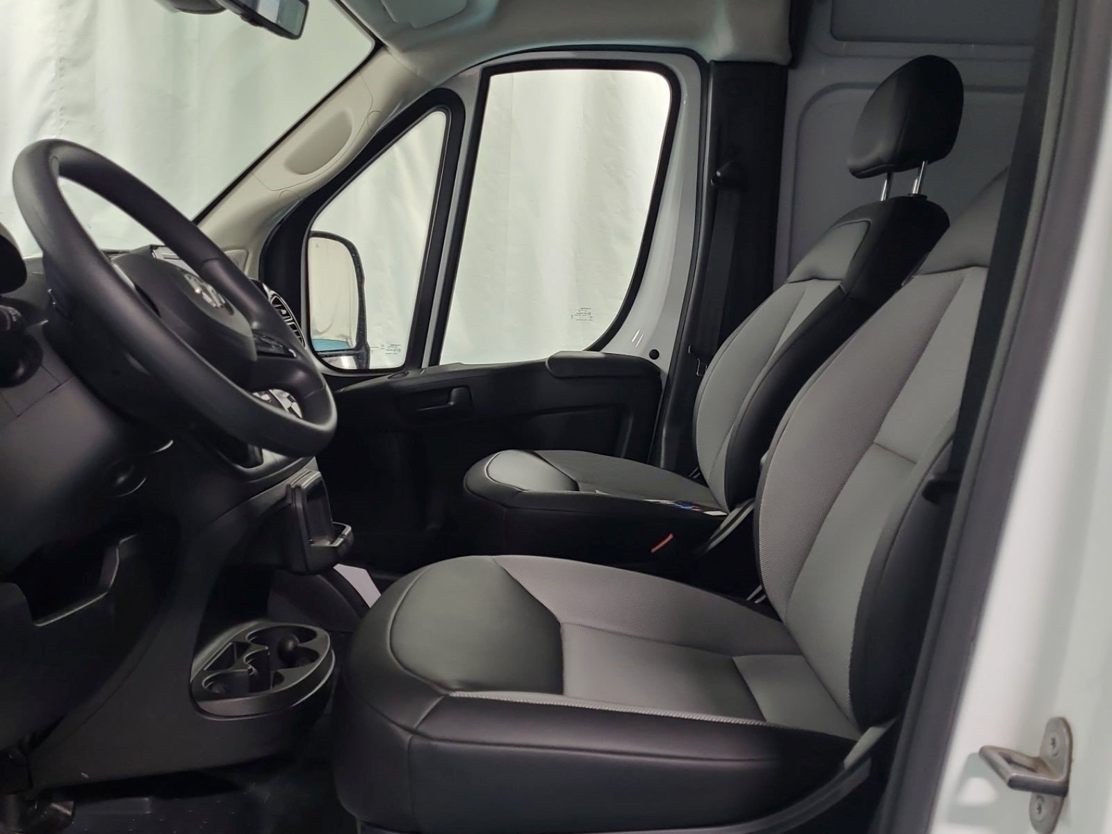 Used 2025 RAM ProMaster 2500 w/ Safety Group FWD image 7