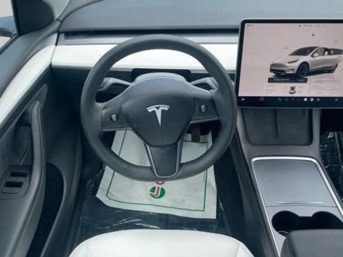 Used 2023 Tesla Model Y Long Range AWD/4WD image 15