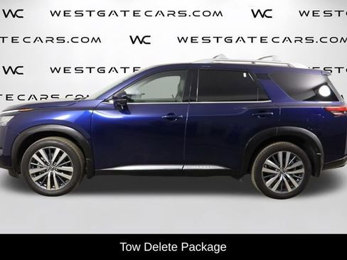 Used 2022 Nissan Pathfinder Platinum w/ Cargo Package FWD image 5
