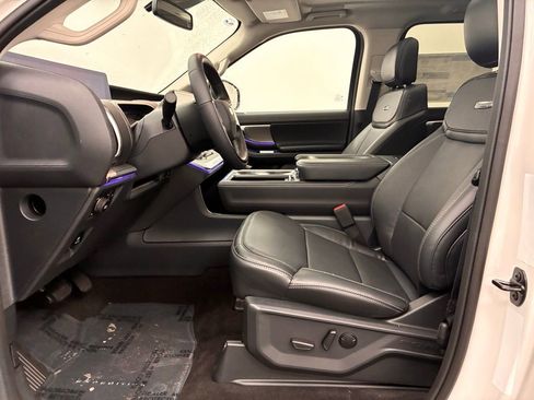 New 2025 Ford Expedition Max Platinum w/ Driver's Package image 21