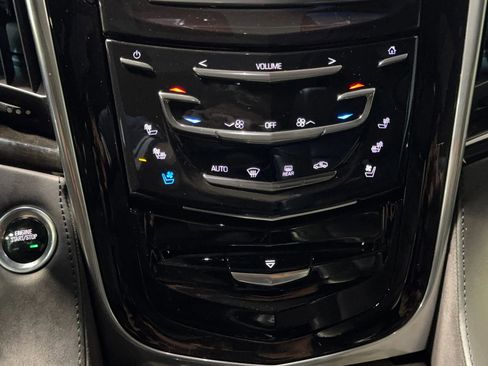 Used 2019 Cadillac Escalade Platinum image 34