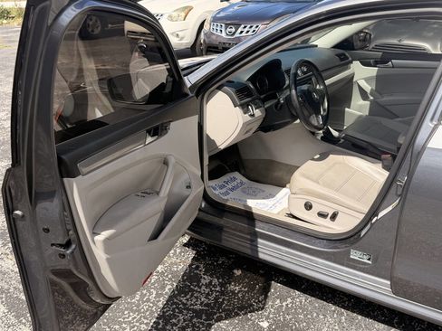 Used 2014 Volkswagen Passat 1.8T Wolfsburg Edition image 9