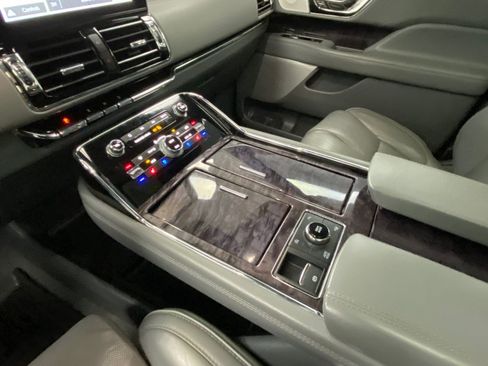 Used 2019 Lincoln Navigator Reserve AWD/4WD image 29
